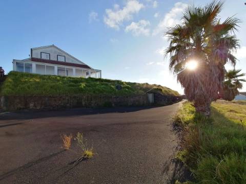Oportunidade Única - Moradia com Vista Deslumbrante nos Mosteiros!