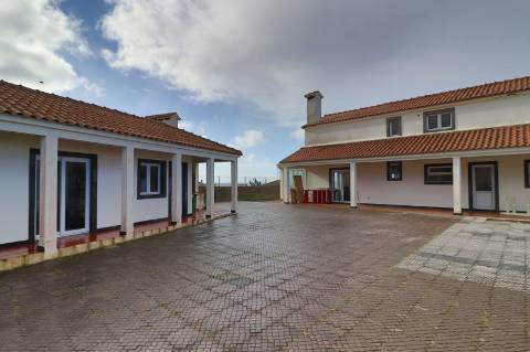 Oportunidade Única - Moradia com Vista Deslumbrante nos Mosteiros!