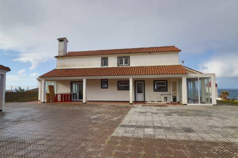 Oportunidade Única - Moradia com Vista Deslumbrante nos Mosteiros!