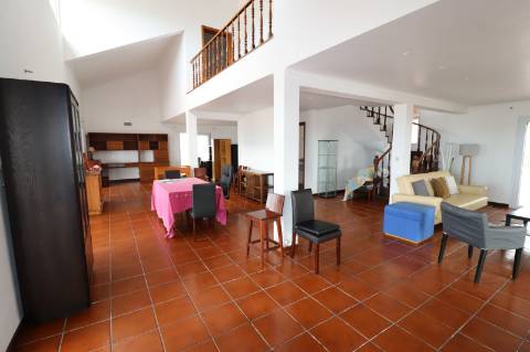 Oportunidade Única - Moradia com Vista Deslumbrante nos Mosteiros!