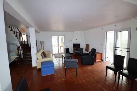 Oportunidade Única - Moradia com Vista Deslumbrante nos Mosteiros!