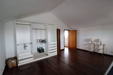 Oportunidade Única - Moradia com Vista Deslumbrante nos Mosteiros!