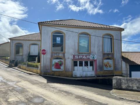 Edifício Comercial na Achadinha Concelho do Nordeste