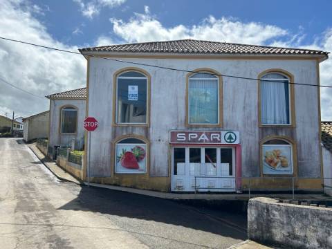 Edifício Comercial na Achadinha Concelho do Nordeste