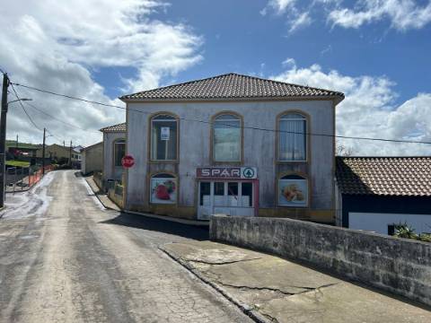 Edifício Comercial na Achadinha Concelho do Nordeste