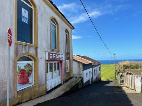 Edifício Comercial na Achadinha Concelho do Nordeste