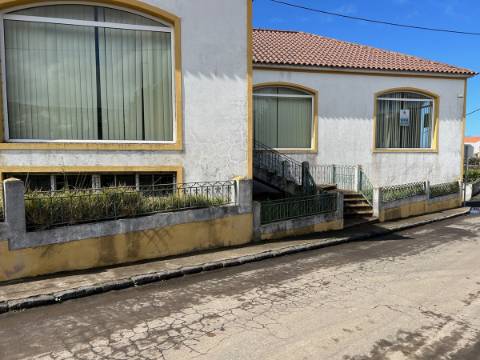 Edifício Comercial na Achadinha Concelho do Nordeste