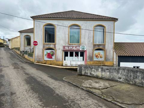 Edifício Comercial na Achadinha Concelho do Nordeste