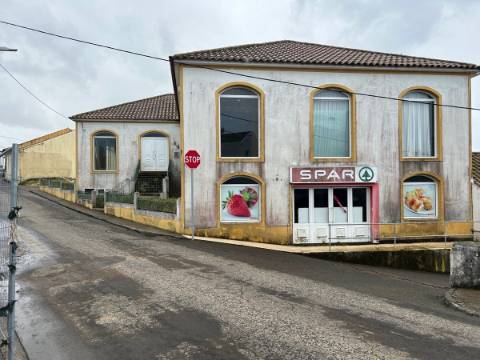 Edifício Comercial na Achadinha Concelho do Nordeste