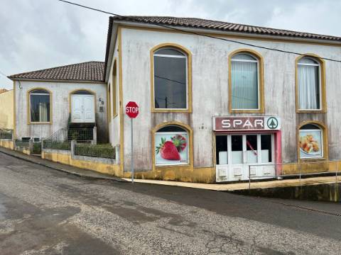 Edifício Comercial na Achadinha Concelho do Nordeste