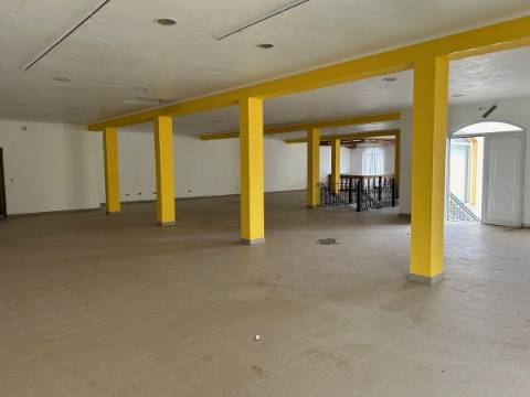 Edifício Comercial na Achadinha Concelho do Nordeste