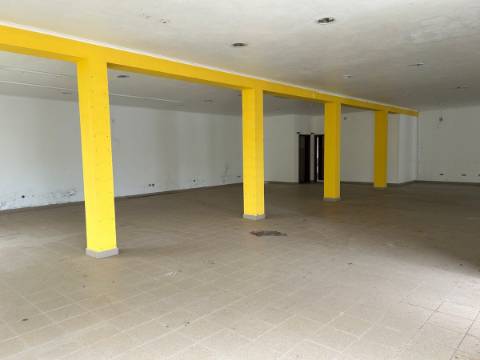 Edifício Comercial na Achadinha Concelho do Nordeste