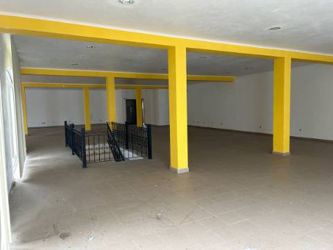 Edifício Comercial na Achadinha Concelho do Nordeste