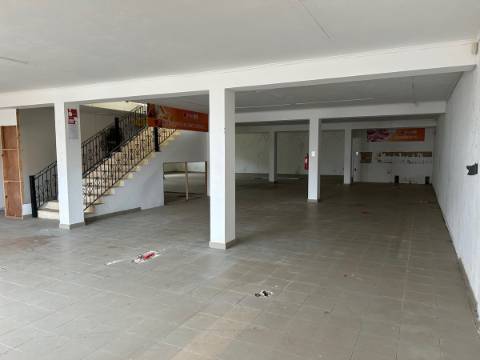 Edifício Comercial na Achadinha Concelho do Nordeste