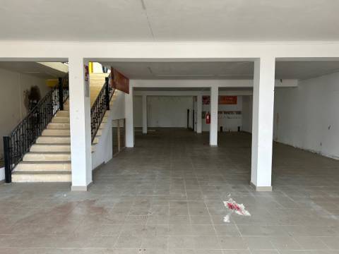 Edifício Comercial na Achadinha Concelho do Nordeste