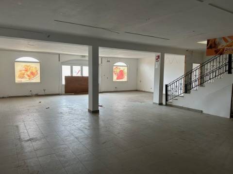 Edifício Comercial na Achadinha Concelho do Nordeste