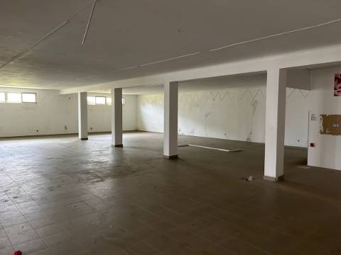 Edifício Comercial na Achadinha Concelho do Nordeste