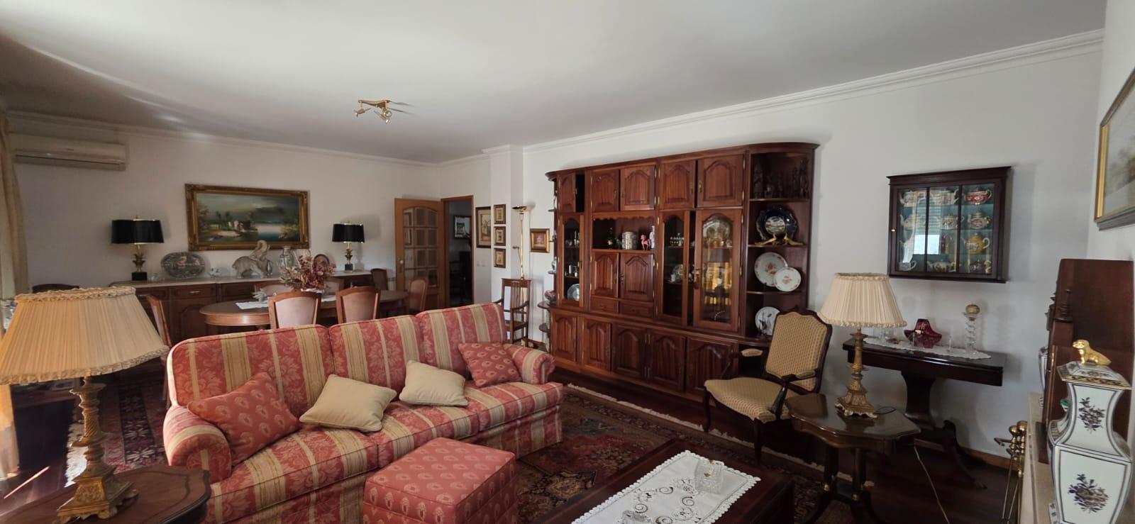 Apartamento T4 c/ garagem à venda quinta Voimarães