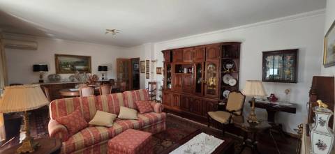 Apartamento T4 c/ garagem à venda quinta Voimarães