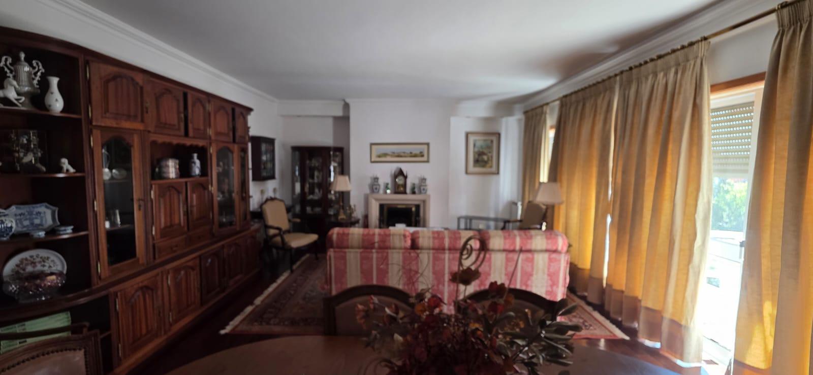 Apartamento T4 c/ garagem à venda quinta Voimarães