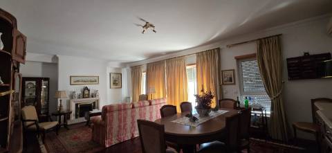 Apartamento T4 c/ garagem à venda quinta Voimarães