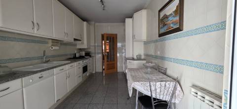 Apartamento T4 c/ garagem à venda quinta Voimarães