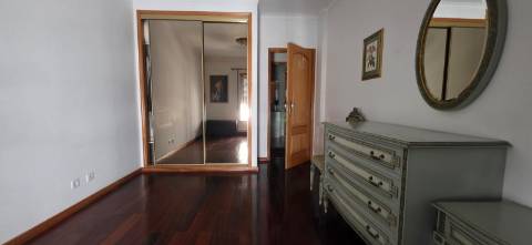 Apartamento T4 c/ garagem à venda quinta Voimarães