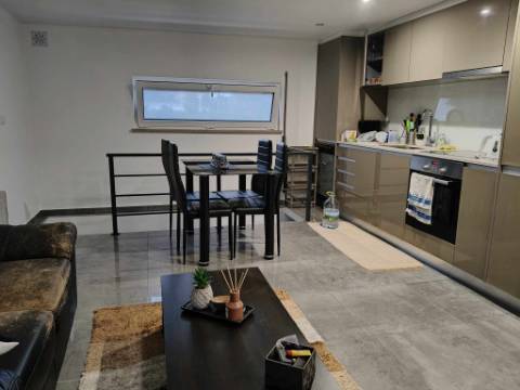 Arrenda se T1 em Celas