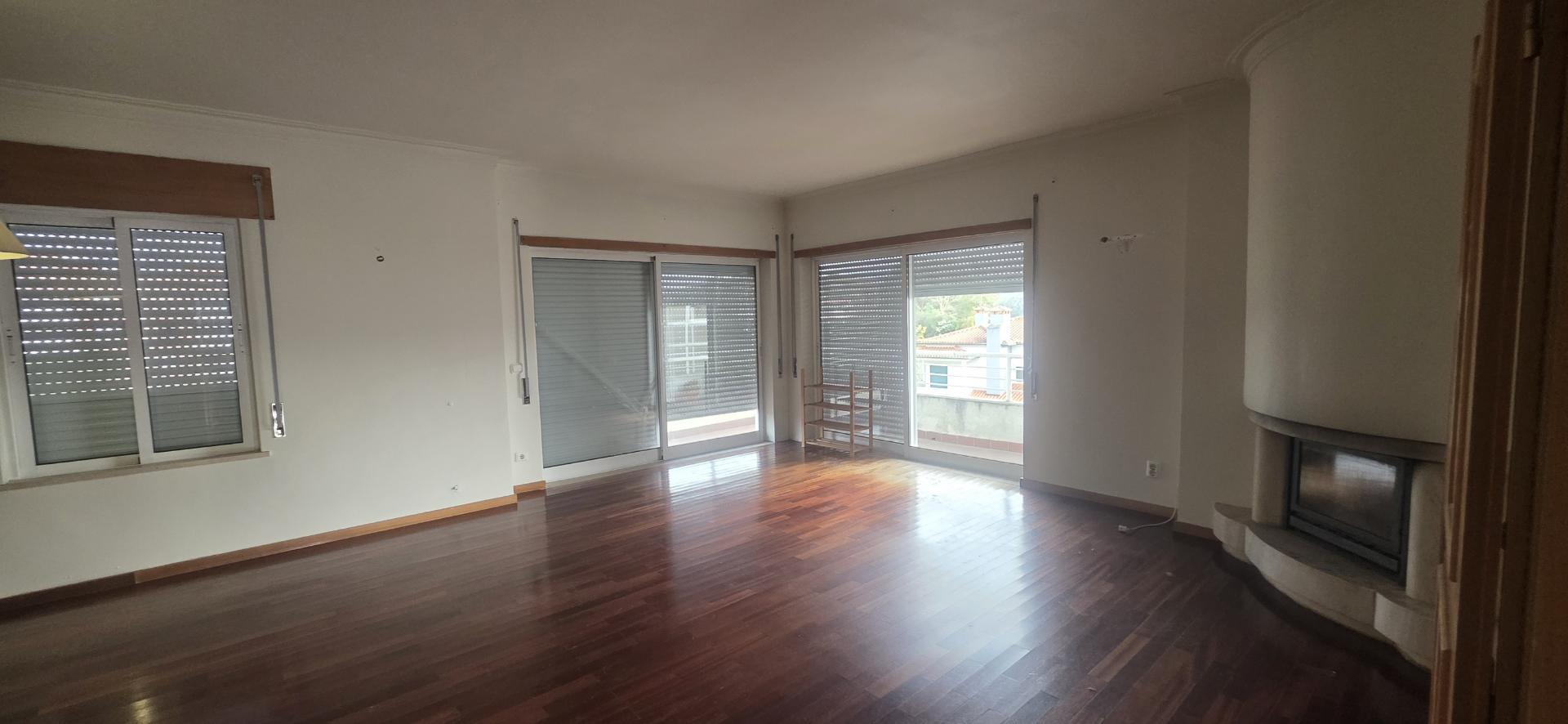 Excelente t4 DUPLEX com garagem duple e elevador na urbanização nova nova Conímbriga1