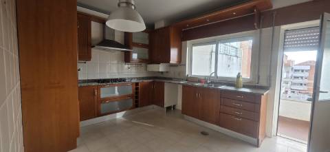 Excelente t4 DUPLEX com garagem duple e elevador na urbanização nova nova Conímbriga1