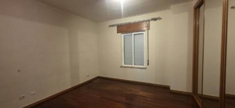 Excelente t4 DUPLEX com garagem duple e elevador na urbanização nova nova Conímbriga1