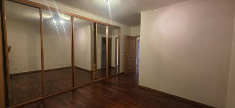 Excelente t4 DUPLEX com garagem duple e elevador na urbanização nova nova Conímbriga1