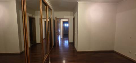 Excelente t4 DUPLEX com garagem duple e elevador na urbanização nova nova Conímbriga1