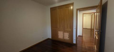 Excelente t4 DUPLEX com garagem duple e elevador na urbanização nova nova Conímbriga1