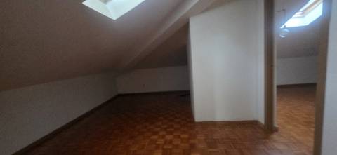 Excelente t4 DUPLEX com garagem duple e elevador na urbanização nova nova Conímbriga1