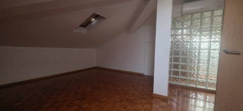 Excelente t4 DUPLEX com garagem duple e elevador na urbanização nova nova Conímbriga1