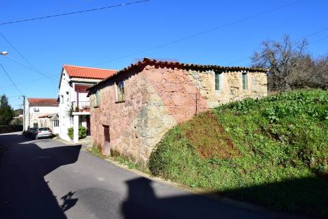 Moradia  Venda em São João da Boa Vista,Tábua