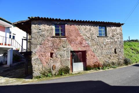Moradia  Venda em São João da Boa Vista,Tábua