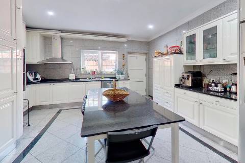 Moradia T4 em Mafamude - perto do Hospital de Gaia (Santos Silva)