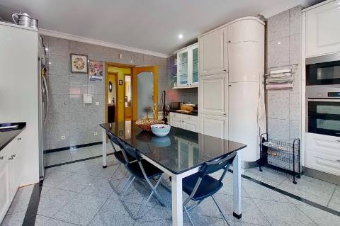 Moradia T4 em Mafamude - perto do Hospital de Gaia (Santos Silva)