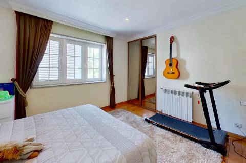 Moradia T4 em Mafamude - perto do Hospital de Gaia (Santos Silva)