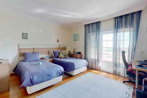 Moradia T4 em Mafamude - perto do Hospital de Gaia (Santos Silva)