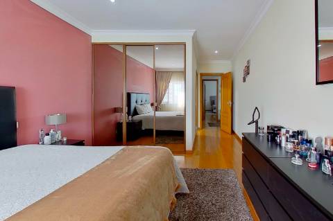 Moradia T4 em Mafamude - perto do Hospital de Gaia (Santos Silva)