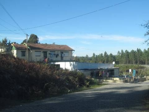 3 prédios urbanos e terreno rústicos em Rande - freguesia de Sobretâmega