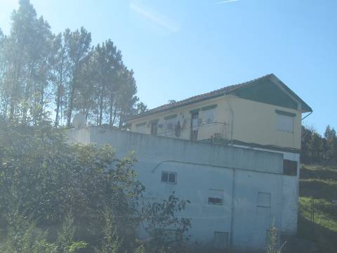 3 prédios urbanos e terreno rústicos em Rande - freguesia de Sobretâmega