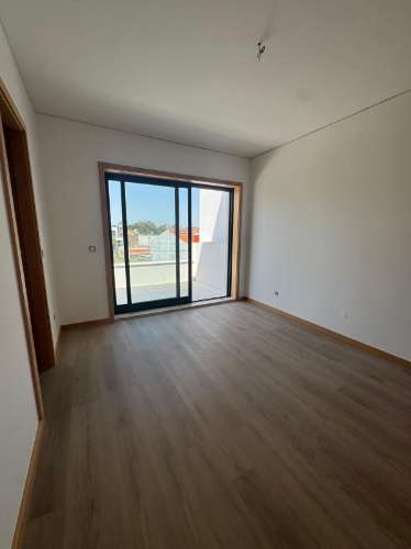 Moradia T4 em Gondomar - Totalmente Remodelada com Qualidade Premium | Disponível em Julho!