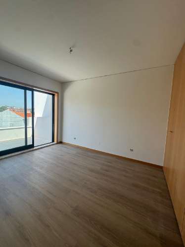 Moradia T4 em Gondomar - Totalmente Remodelada com Qualidade Premium | Disponível em Julho!