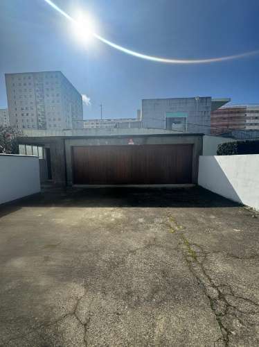 Moradia Independente para Arrendamento na Avenida da Boavista, Porto