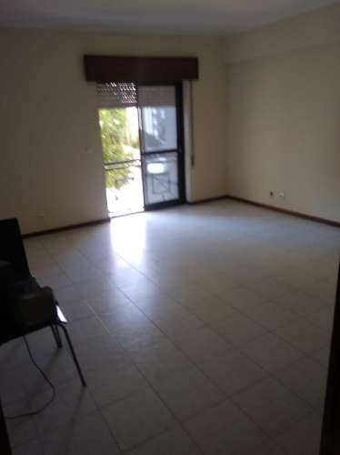 Apartamento T4 com 2 Garagens Fechadas - Vila Franca de Xira (Alverca do Ribatejo)
