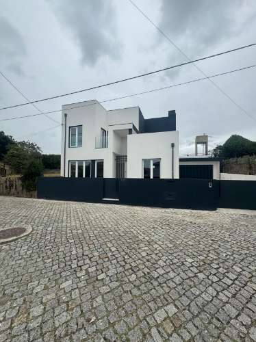 Moradia T3 Renovada perto da praia - Arcozelo para arrendamento